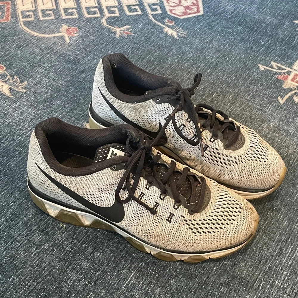 Nike Women’s Tailwind 8 Grey and Black Athletic Sneakers